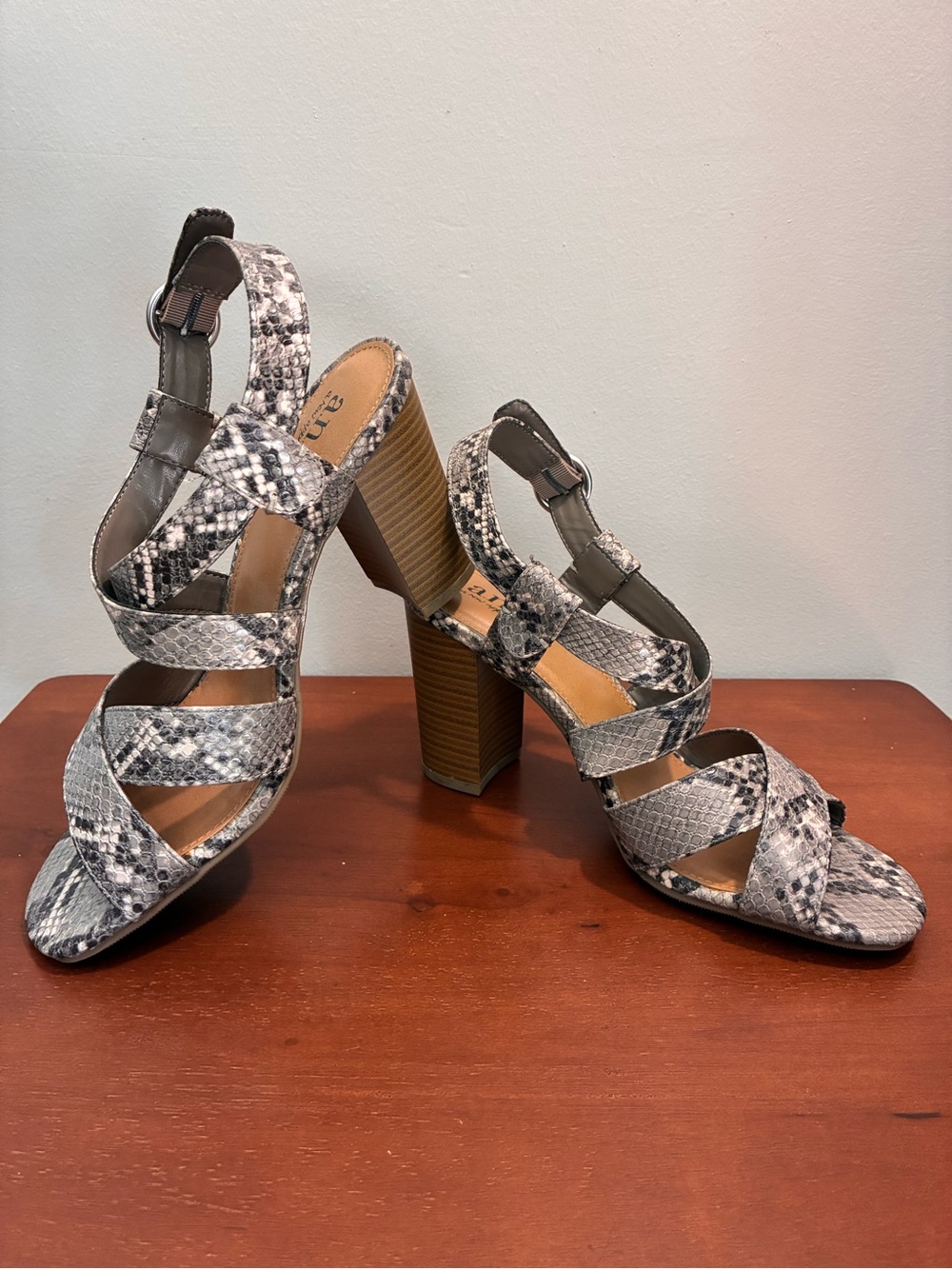 a.n.a Nadia Heels Sandals Snake Skin Print Taupe Gray Sz 7.5 New w/o Tags or Box - Picture 4 of 11